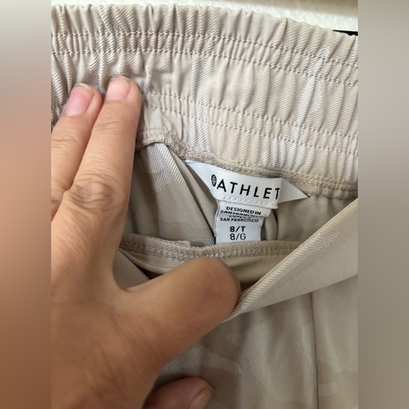 Athleta Brooklyn camo joggers beige size 8T - Picture 5 of 6